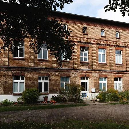 Fabrik Gaestehaus 노이슈트렐리츠